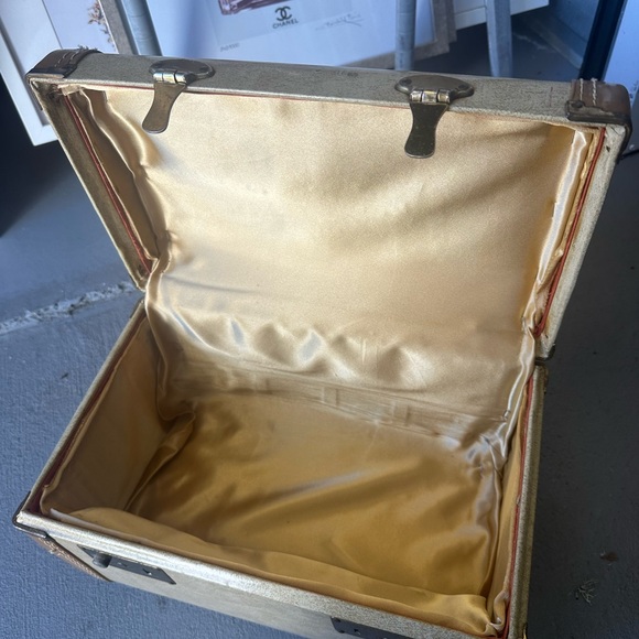 Vintage Hardshell Train Case - Picture 6 of 8